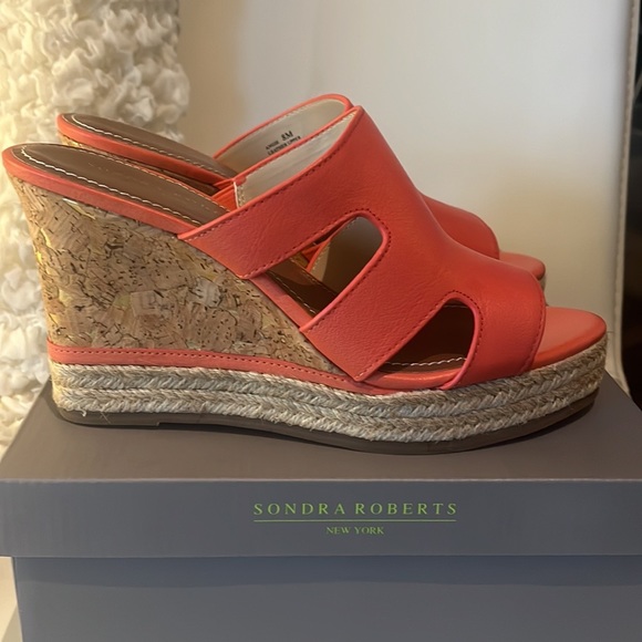 Sondra Roberts Angie Wedge - Picture 4 of 10